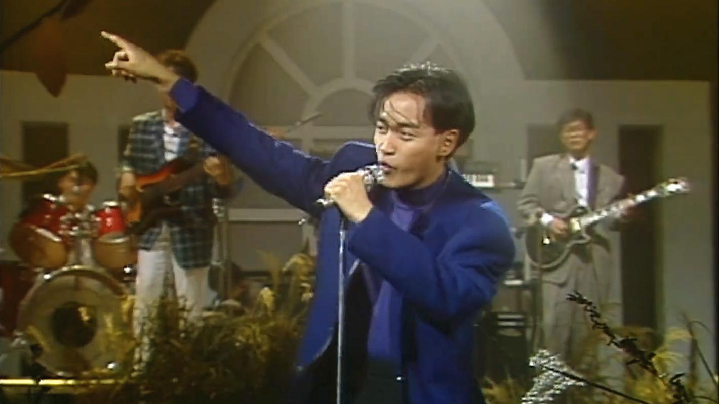 1989年张国荣在韩国表演《无心睡眠》,一亮相全场尖叫!