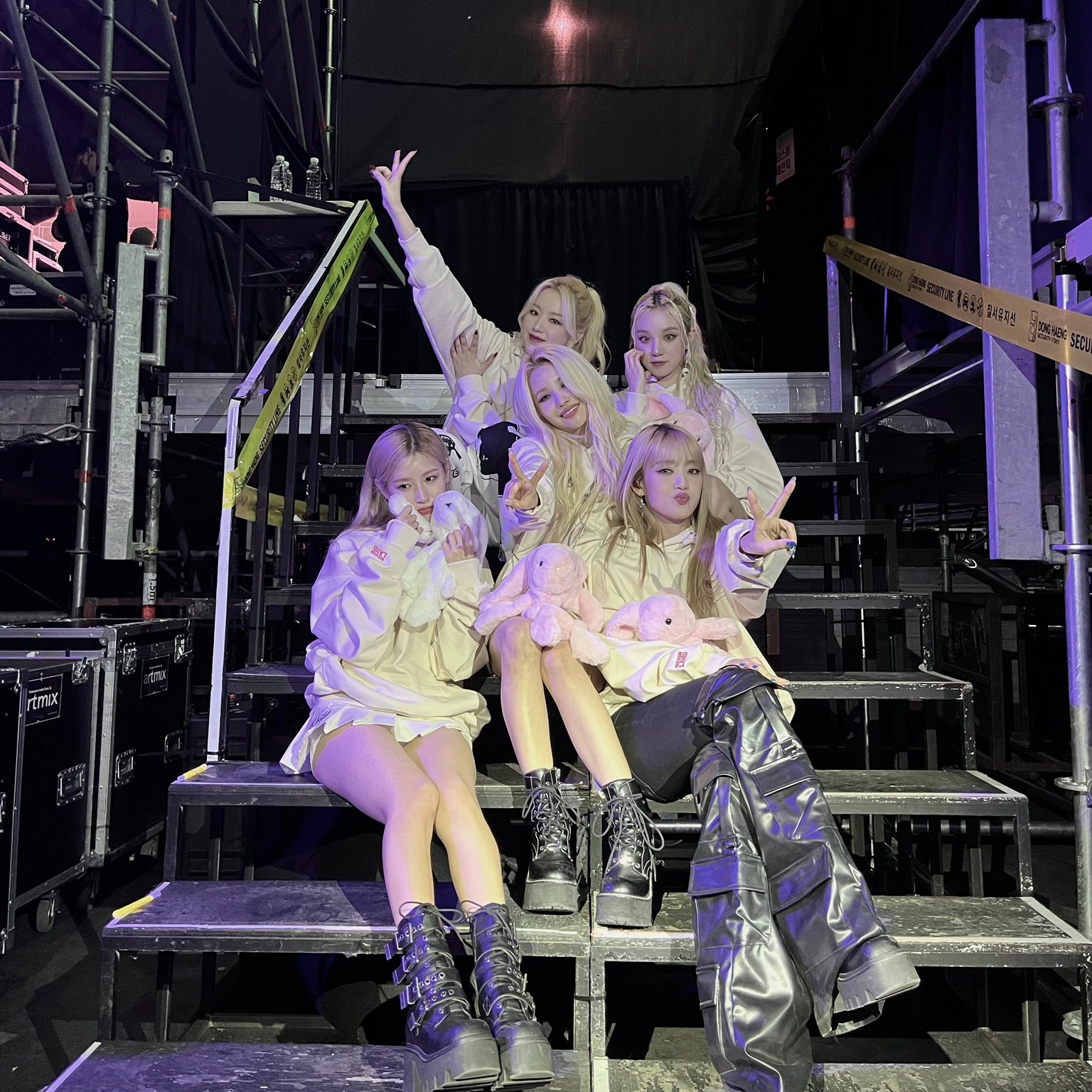 TOMBOY (Festival Ver.) (Live on Music Bank) 海报