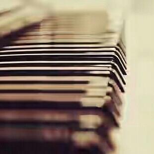 略带淡淡忧伤的钢琴曲