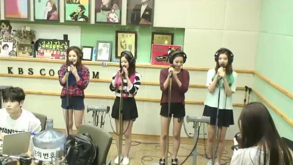 Red Velvet - Happiness Kiss The Radio 14/08/21 现场版
