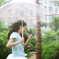 听见下雨的声音 我的世界被吵醒