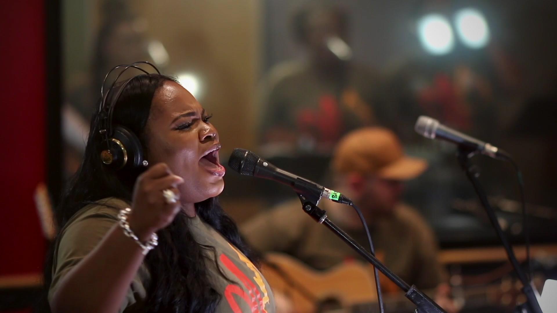 Tasha Cobbs Leonard - Gracefully Broken（Live）