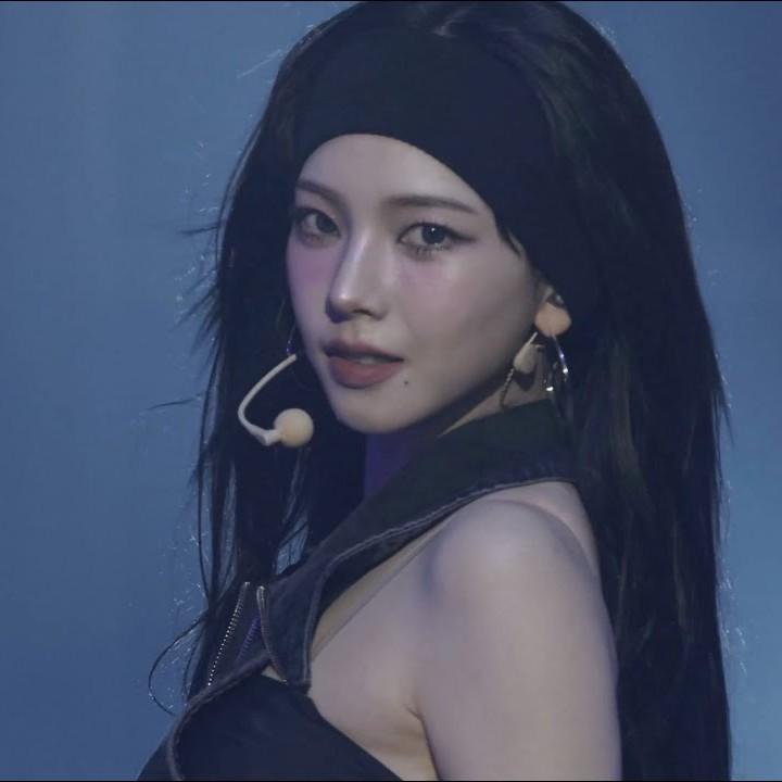 UP (KARINA Solo)' (Live) 海報