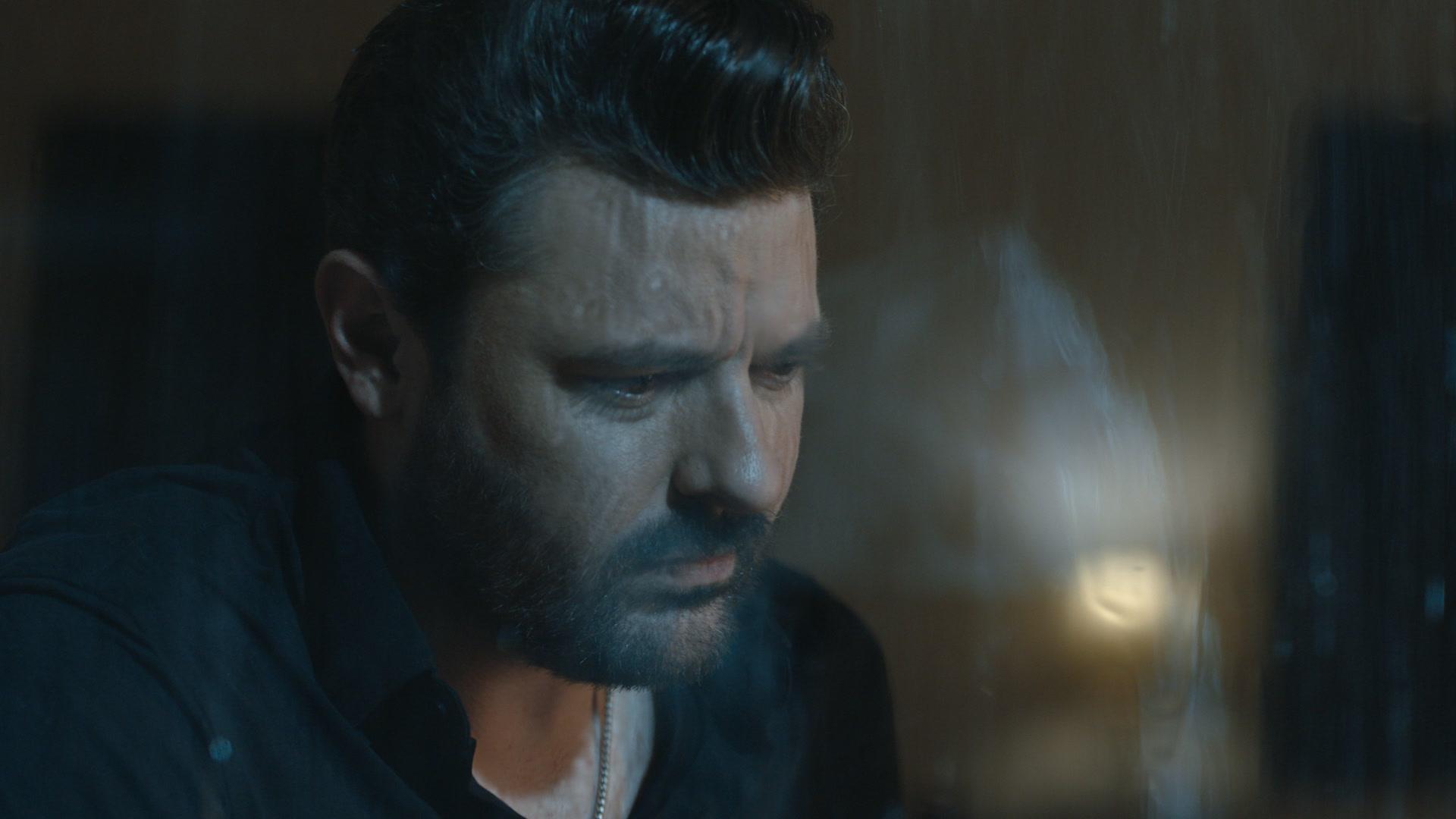 Chris Young - Right Now (Official Music Video)