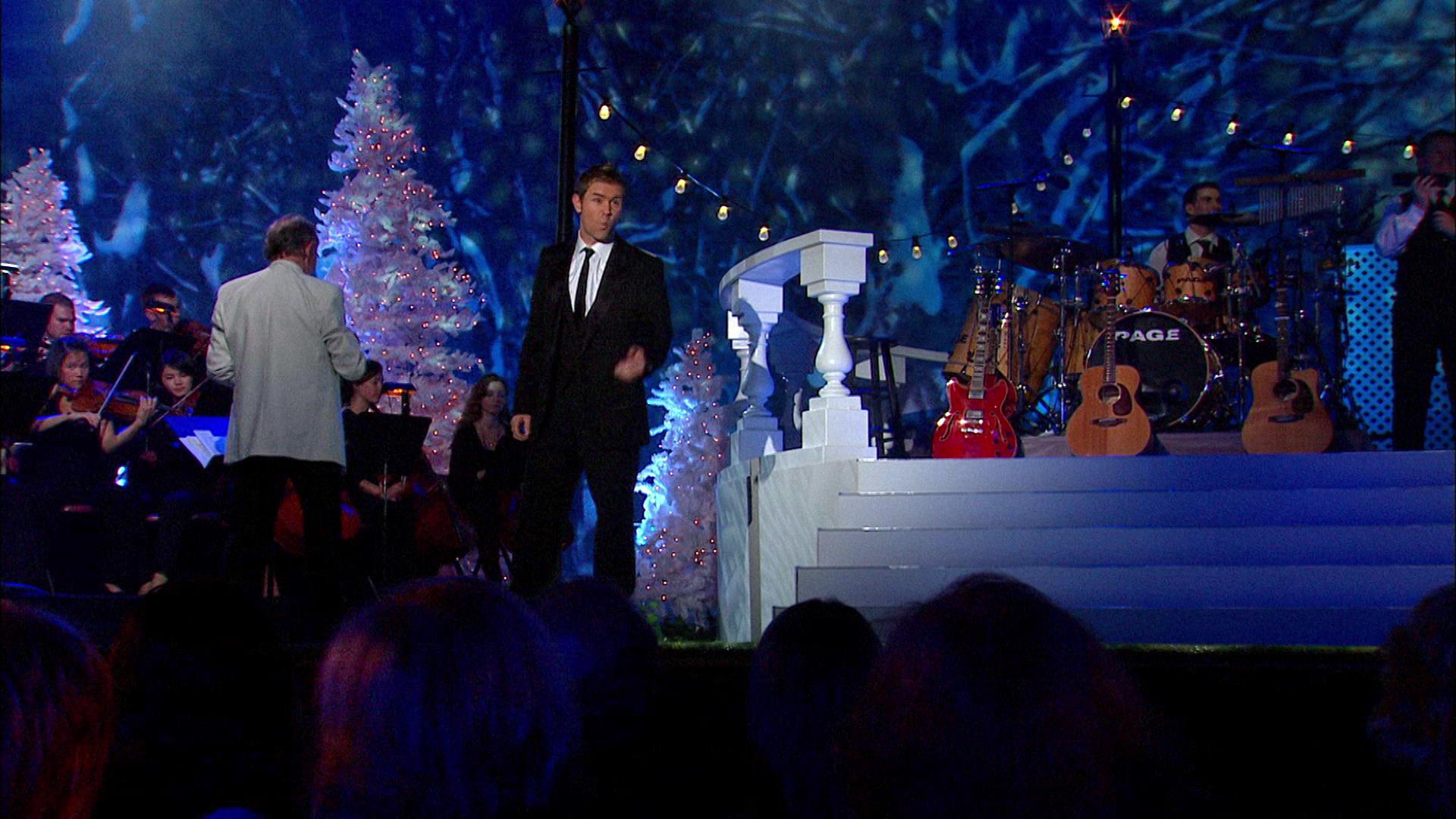 Celtic Thunder - It's Beginning To Look A Lot Like Christmas (Live From Poughkeepsie / 2010)