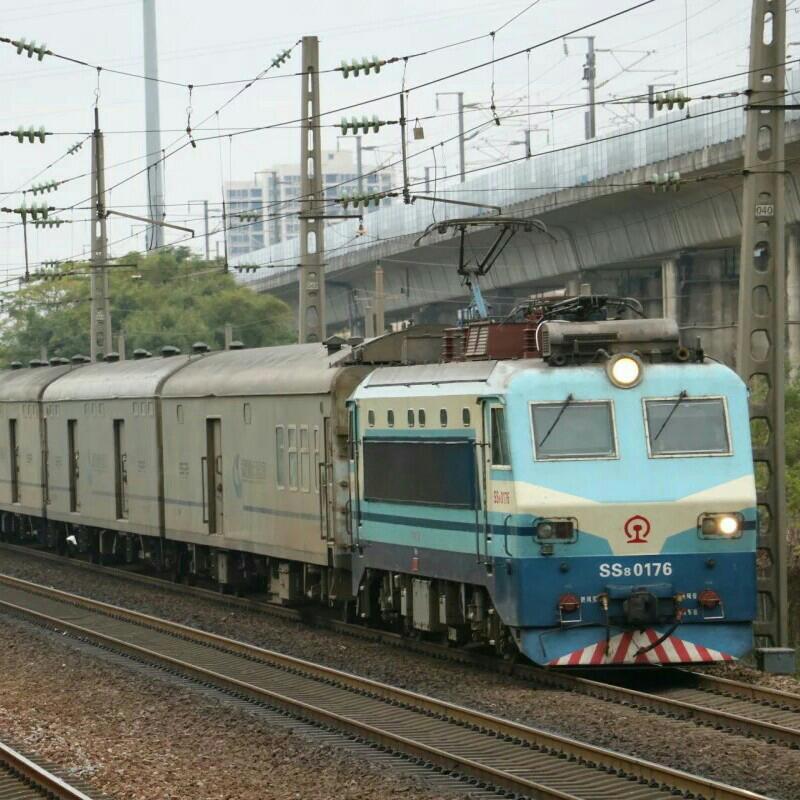 急忧伤的曲子(要纯音乐)我在做汶川地震为题材