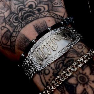 La Moneda Giro (feat. Chavalo)