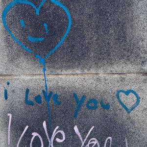 把爱意悄悄地偷去