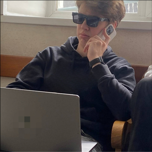 Ему надо заплатить