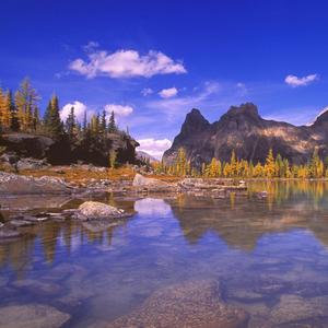 我们之间不要再去谈论对错