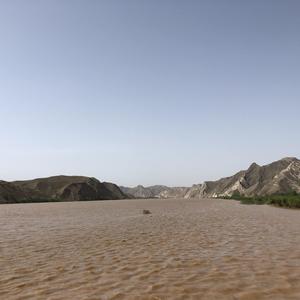 在青铜峡渡黄河——兼赠晓光、惠潮