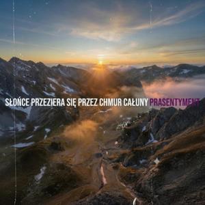 Słońce przeziera się przez chmur całuny