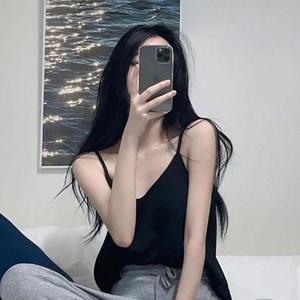 背着地球偷偷亲吻-小小黄