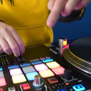 Bande de Bitch (feat. Romero Xr)