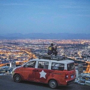 漫步在世界上的人