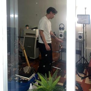 Room 17A (make up ur mind) (feat. deadlorians.)