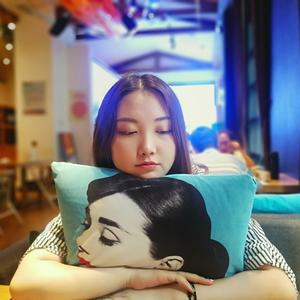 坐在巷口的那对男女（Cover 自然卷）