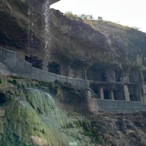 twister (feat. Velcroes)