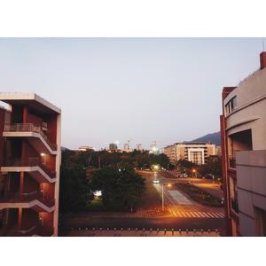 穿着我衬衫的姑娘