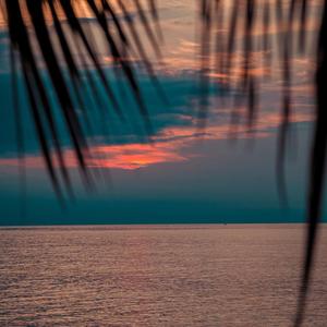 黄昏的海