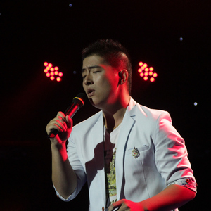 不忘初心跟党走