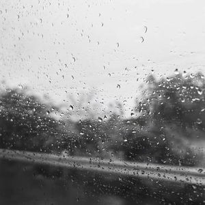 窗外的雨滴