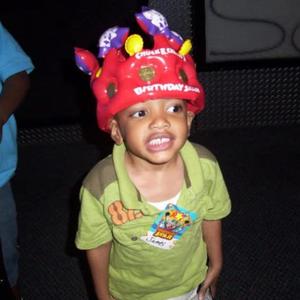 UN1VERSAL (feat. BroA$taR)