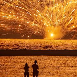 Tôi đã thấy(我见过很多天花板)