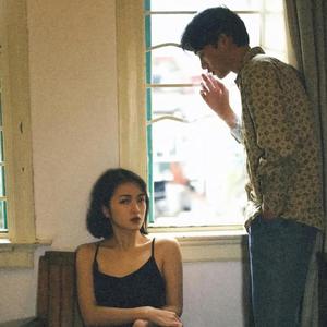 不知所措（翻自 王靖雯不胖）