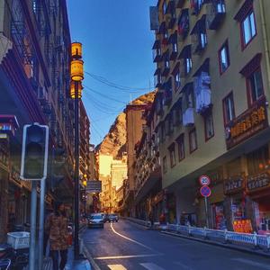 平凡之路（彝族版）