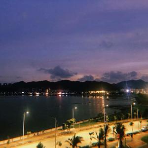 凌晨一点前岛环路西