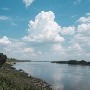 风铃摇曳夜如诗