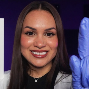 Oído (susurros, pantalla negra)