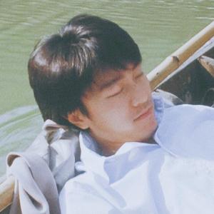 表面描述着爱情故事实则畅谈人生哲理最终发现是无病呻吟的歌