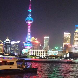 在外滩，听晚风