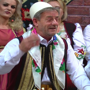 Dola me shetit ne bafce