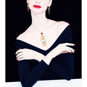 谁都只得那双手