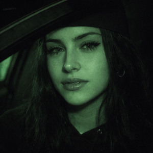 Ella sabe quién llegó