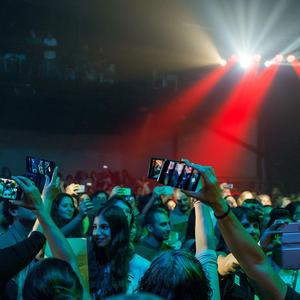 Mishehu Iti Kan (Live)