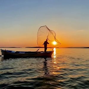 阴天    自弹唱片段
