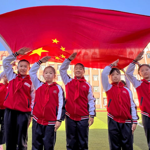阳光下启航