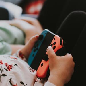 欢快的蹦跳 小游戏