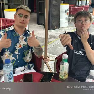 谟西Mercy把Kanye的丝袜扔了