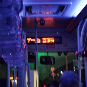 想和你在蓝旗街吹着风