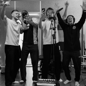 Gilla Kolmoseen (feat. KLIFFA, Pennizioone, MB4, DR7, Noude, Jebu & Rapsu)