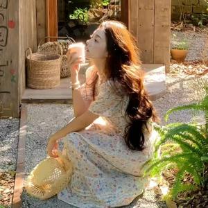 路灯在深夜说梦话