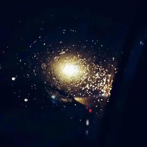 我也不知为何止不住地泪流