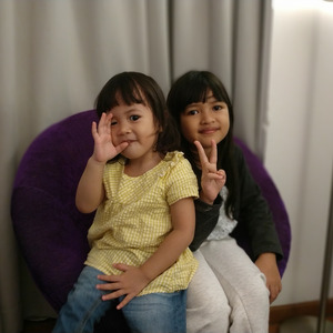 bebek bebek berenang