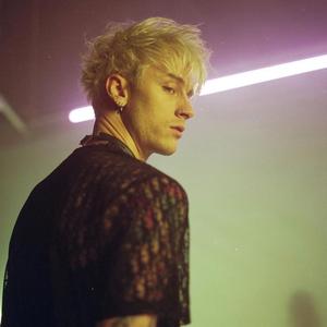 [Free] Drowning Machine Gun Kelly Type Beat