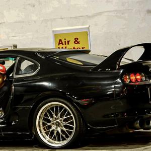 Moon Rocks (feat. Hezo)